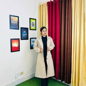অফ-হোয়াইট ওভারকোট