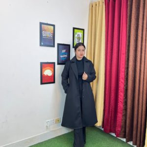 কালো ওভারকোট